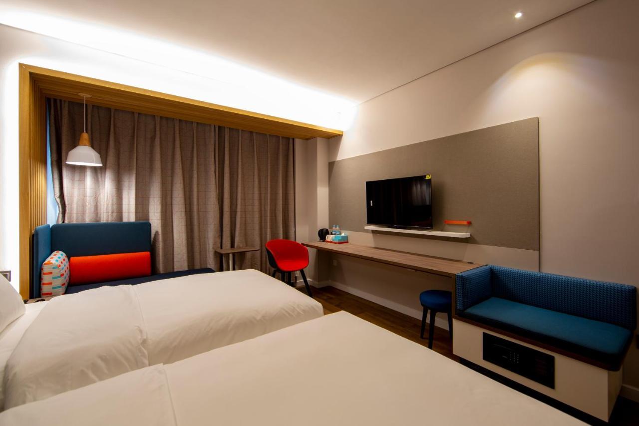 Holiday Inn Express Jinan Jingshi Road, An Ihg Hotel Εξωτερικό φωτογραφία