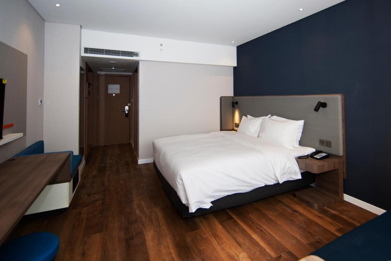 Holiday Inn Express Jinan Jingshi Road, An Ihg Hotel Εξωτερικό φωτογραφία