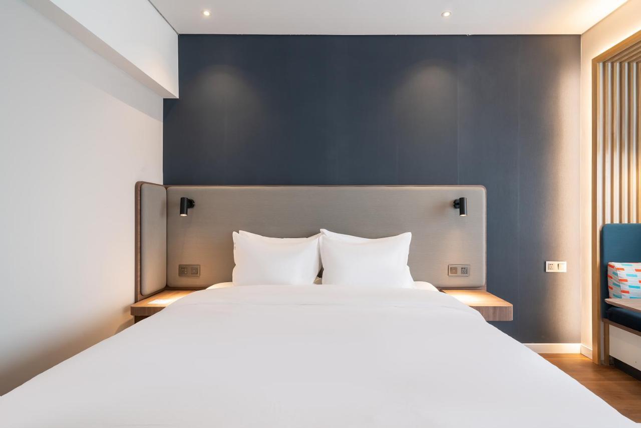 Holiday Inn Express Jinan Jingshi Road, An Ihg Hotel Εξωτερικό φωτογραφία