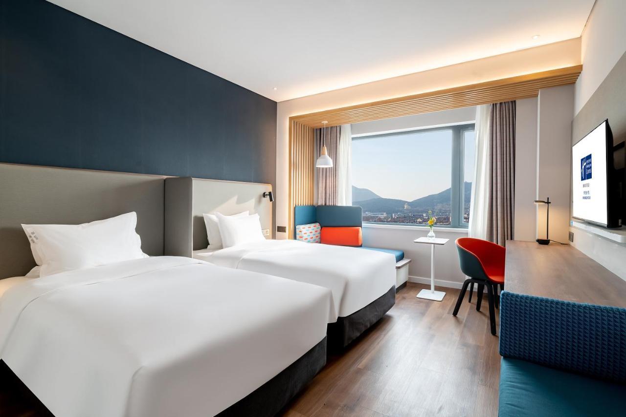 Holiday Inn Express Jinan Jingshi Road, An Ihg Hotel Εξωτερικό φωτογραφία