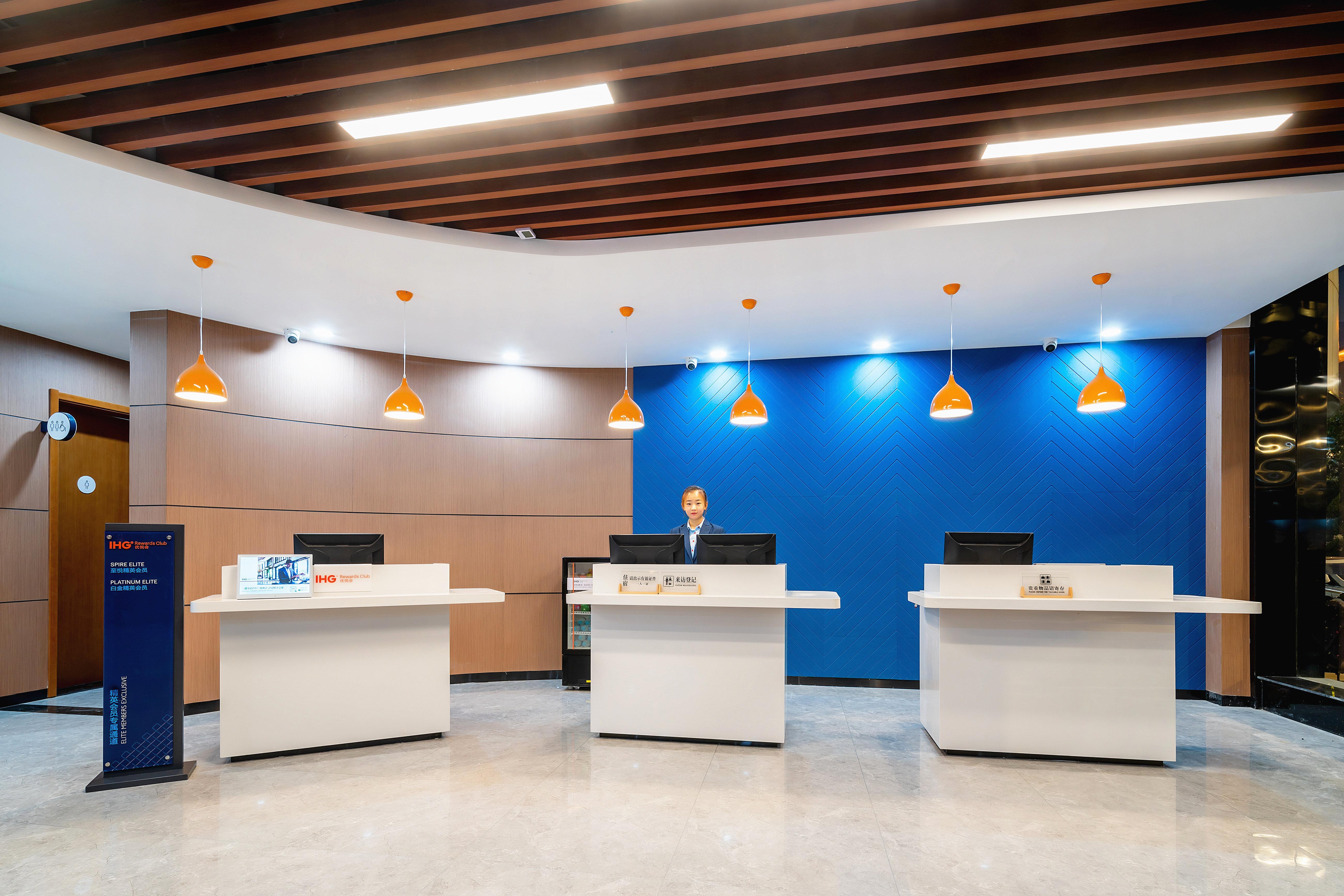Holiday Inn Express Jinan Jingshi Road, An Ihg Hotel Εξωτερικό φωτογραφία